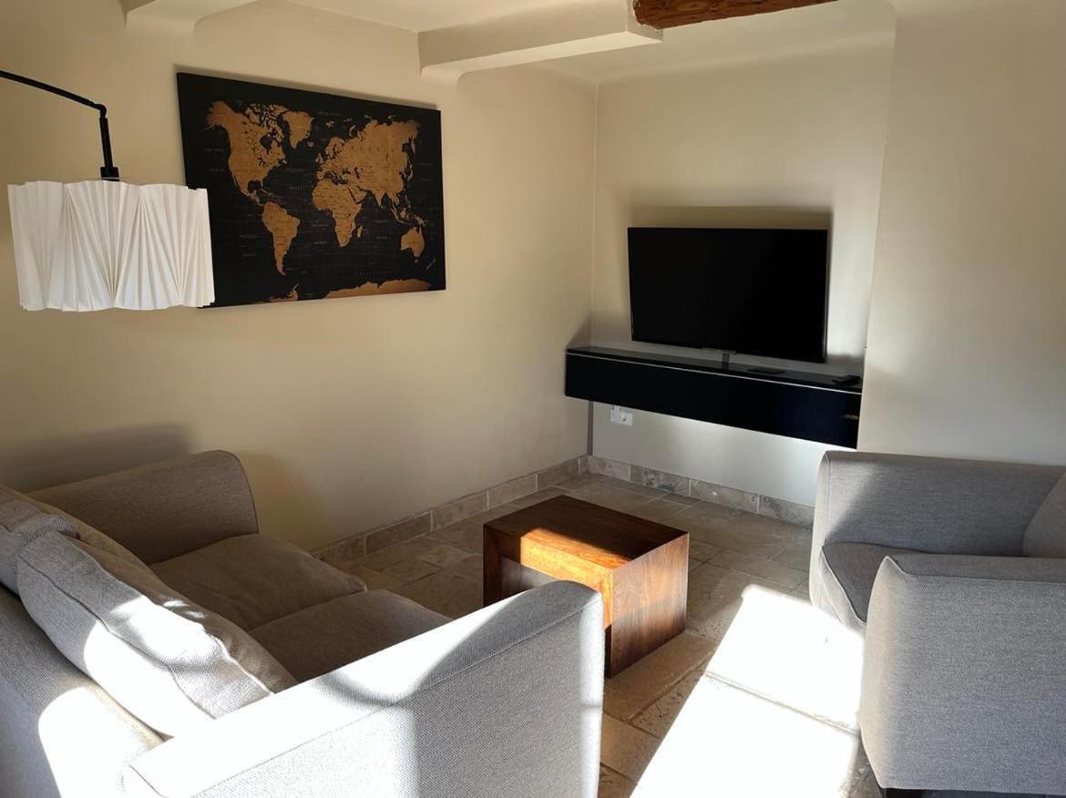 Domaine De La Citerne Bed & Breakfast Nans-les-Pins Room photo